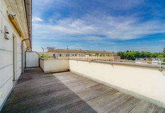 Große Dachterrasse mit Südwest-Ausrichtung