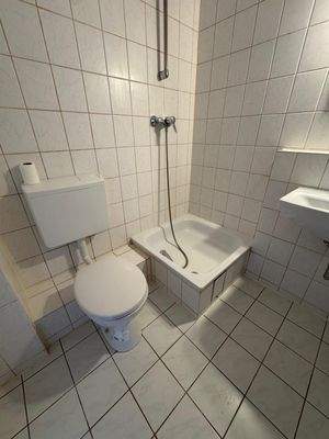 Duschbad - WC und Duschwanne