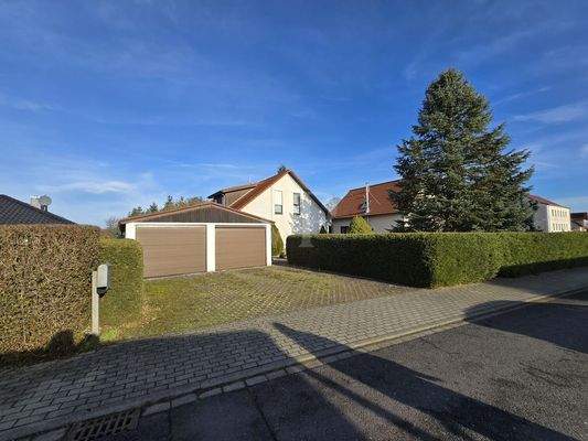 Ansicht Süden mit Zufahrt Grundstück