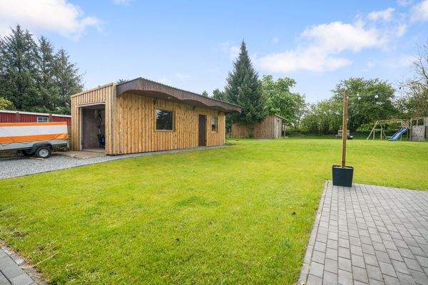 Garage und Gartenhütte