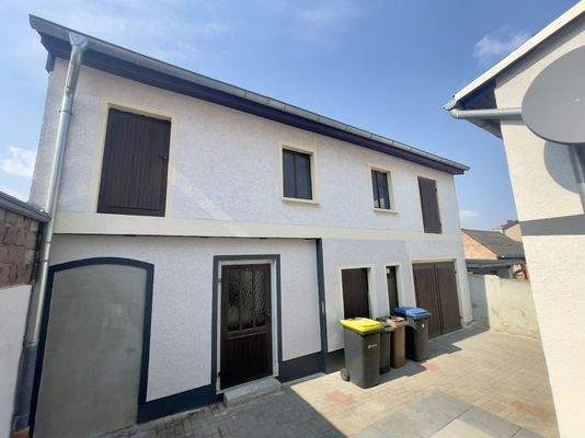 Garage mit Werkstatt und Lager