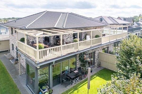 großzügige Terrasse