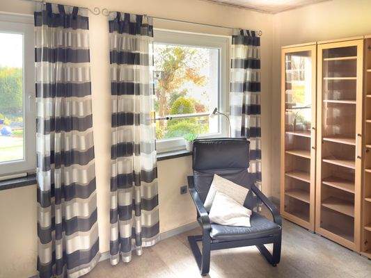 Zimmer 1 mit Blick in den Garten 