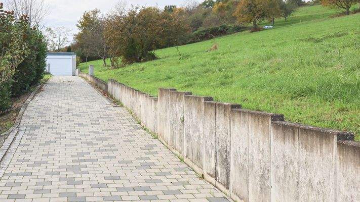 Zufahrt zum Baugrundstück 