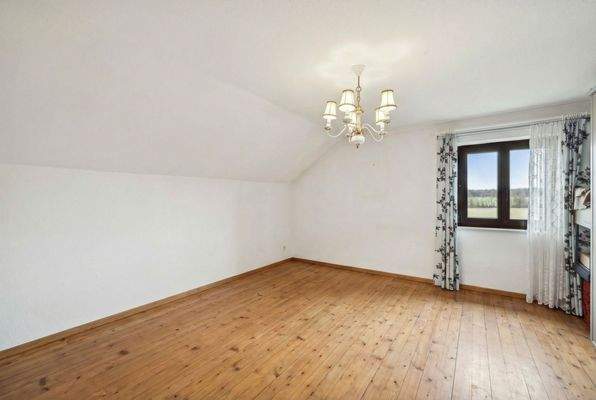 Schlafzimmer 1 - leer KI