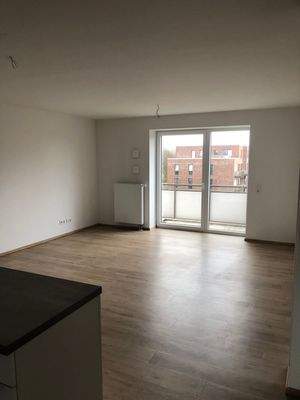 Helles Wohnzimmer mit Balkon