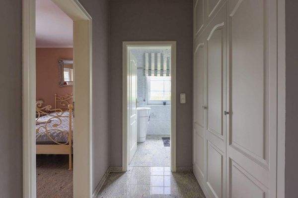 Blick Eingang GWC+Gäste Zimmer links