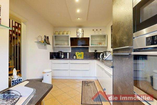 Moderne Einbauküche mit hochwertigen AEG-Geräten