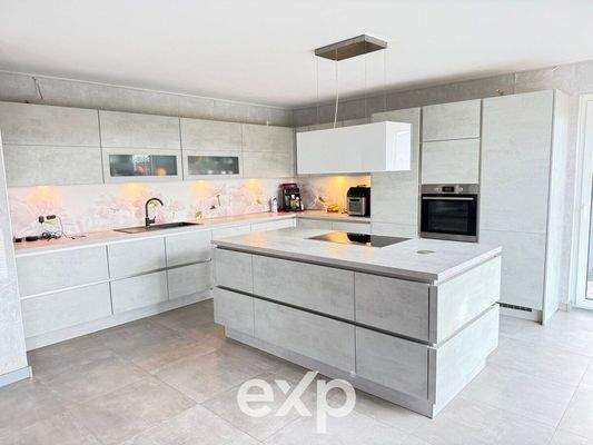 Küchenbereich mit Kücheninsel (3)