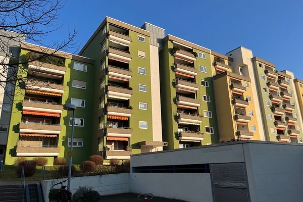 Außenansicht mit Tiefgarage