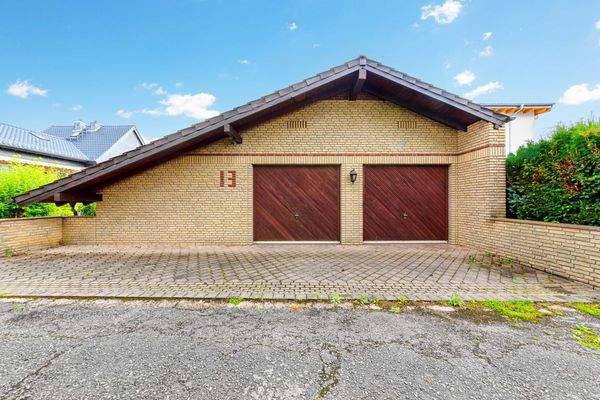 Massive Doppelgarage