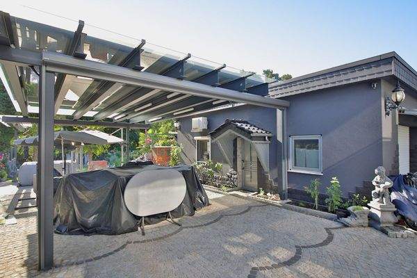 Überdachter Sitzbereich