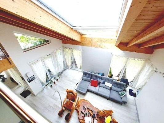 Blick von Galerie in den Wohnbereich