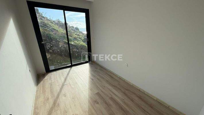 Panoramic Views Apartments in a Complex with a Pool in İzmir