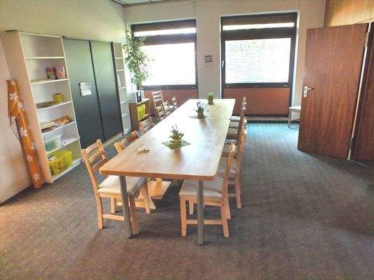 Auch ein großer Besprechungsraum steht zur Verfügung