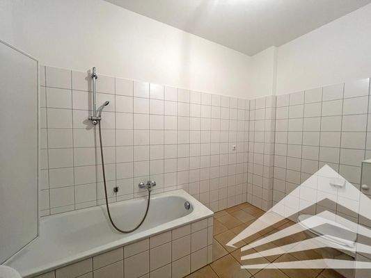 Badezimmer inkl. Wanne und WC