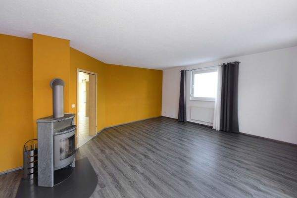 Wohnzimmer mit Kamin