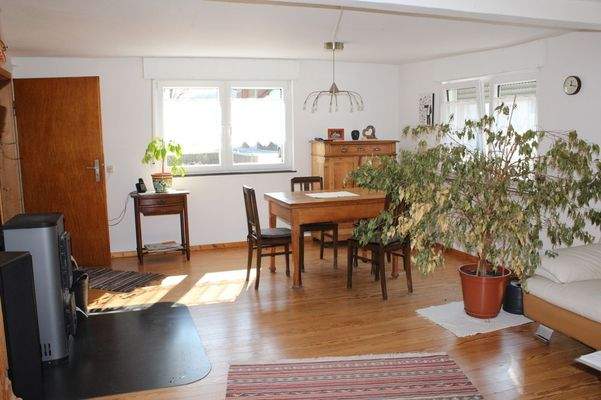 Mit Ofen und Platz zum Essen