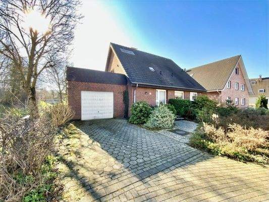 viel Platz auch vor dem Haus