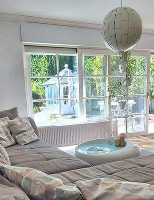 Blick in den Garten vom Wohnzimmer
aus