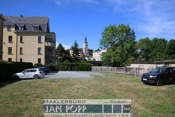 Parkplätze hinter dem Haus