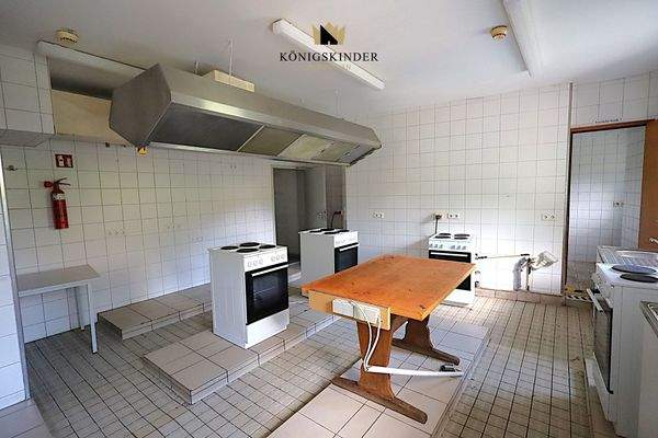 Die Küche müsste noch eingebaut werden