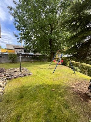 Garten mit Spielplatz