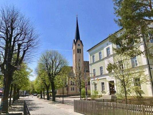 Kirche und altes Schulgebäude