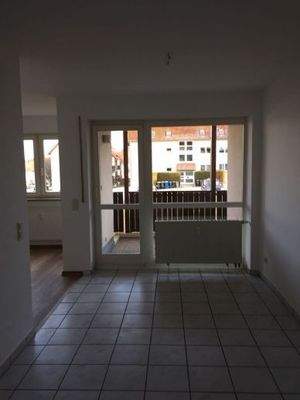 Essbereich mit Zugang zur Loggia