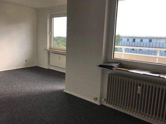 Symbolfoto-Großes Wohnzimmer mit Schlafbereich