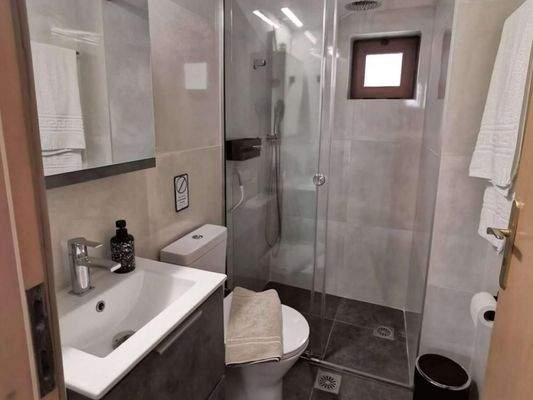 Kreta, Roumeli: Villa in kleiner Wohnanlage zu verkaufen