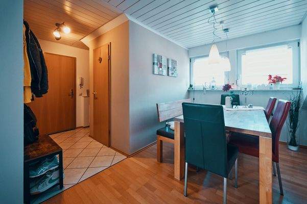 Eingangsbereich mit Essbereich 