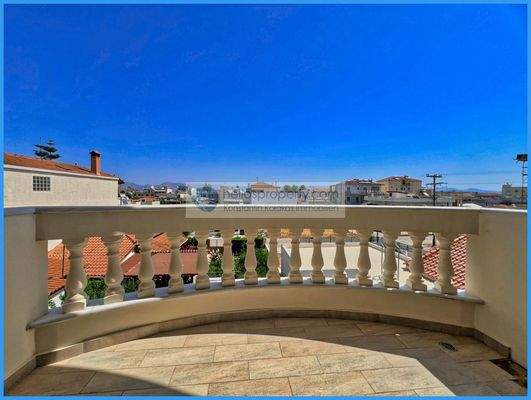 b0f3d092413c44e695b55b197081faa7-original