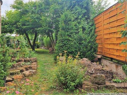 10b Außenansicht Garten, hinterer Teil