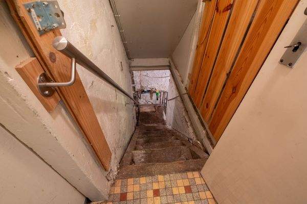 EG - Treppe in Naturkeller