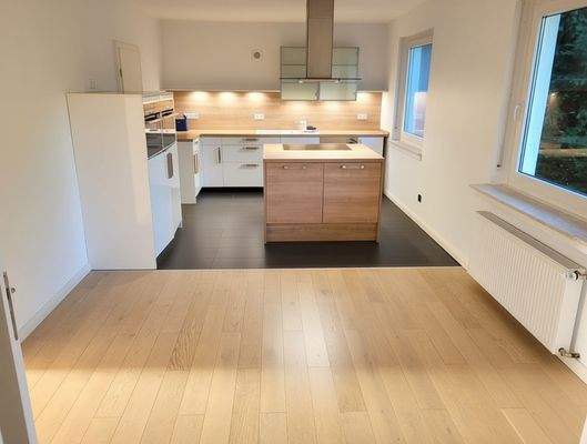 Offene Küche und Essplatz