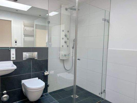 Badezimmer Ansicht 1