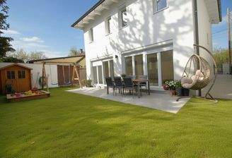 Gartenbereich: KI generierte Gartenutensilien