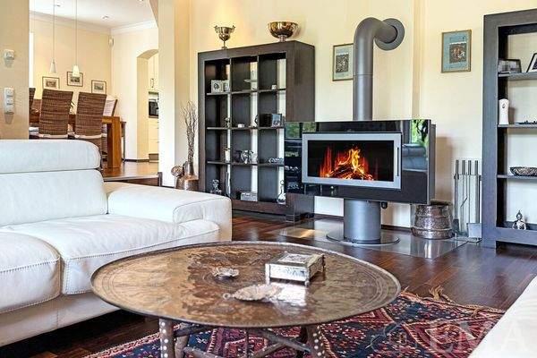 Detailfoto Wohnbereich mit Kamin_Feuer