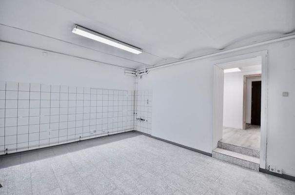 Büroraum/ Lagerraum - Anschlüssen für eine Küche s