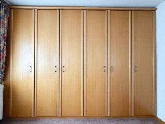 OG: Große Schrankwand als echtes Stauraumwunder