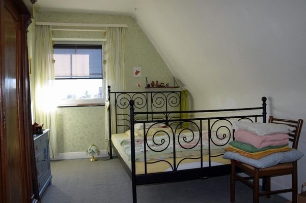 Schlafzimmer 2 DG