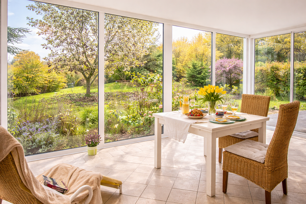 EFH Kasnevitz Wintergarten im Frühling.png