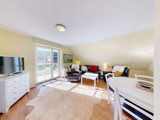 Wohnzimmer mit Zugang zur Dachterrasse im Dachgeschoss - Wohnung 2