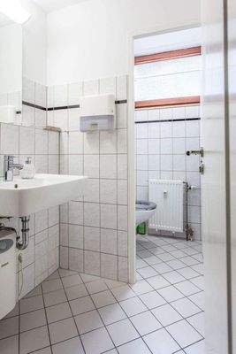 3 Bad und Waschraum (4).JPG