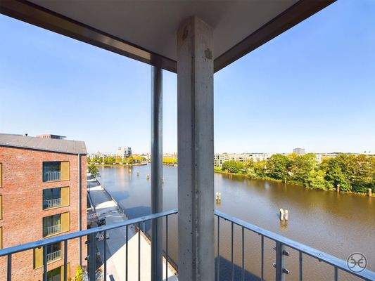 CAM02666G0-PR0034-STILL028