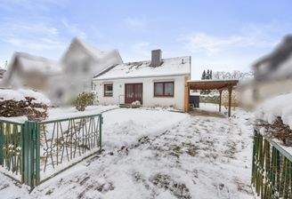 Garten mit Hausfront