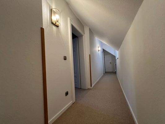 Haus-Gießen-Tiefenweg 5-Flur (2).JPG