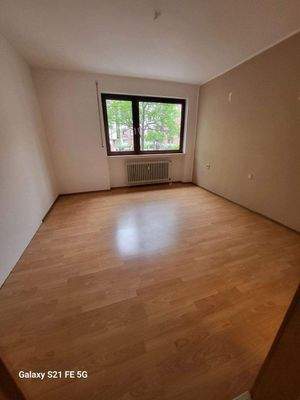 Schlafzimmer mit Zugang zum Bad