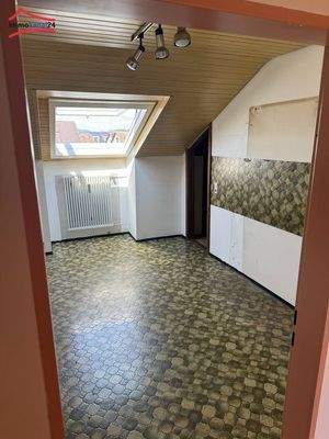 Küche mit Abstellraum